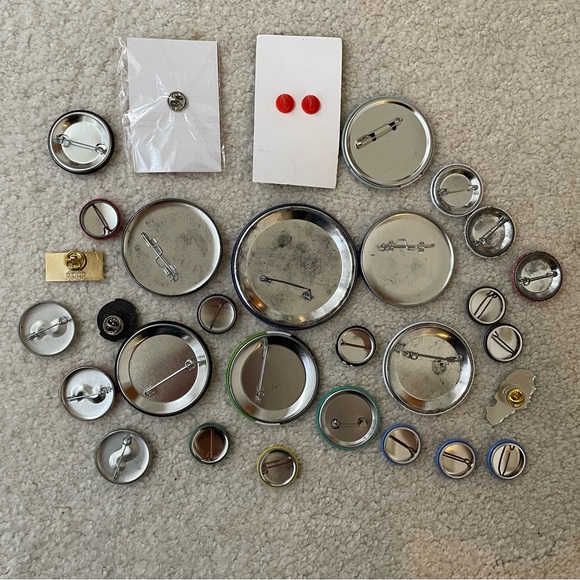 Colorful Button and Pin Collection (30) - Picture 7 of 8